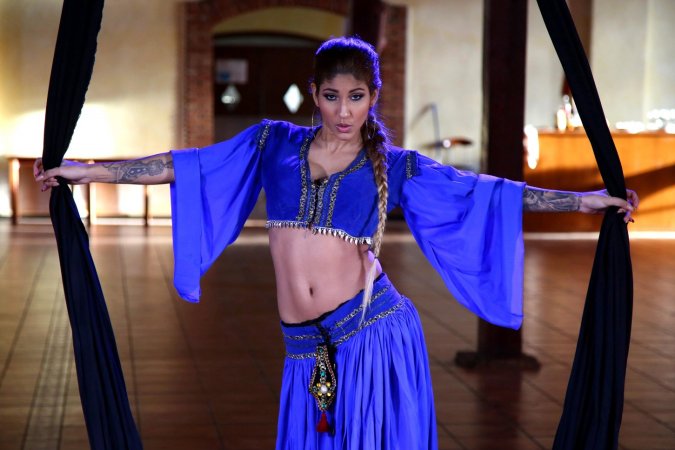 Arabian beauty Venus Afrodita swings by for a hard fuck photo 14