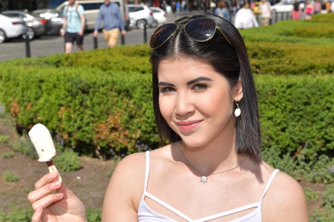 Petite teen Lady Dee stuffs her delicate pussy with toys photo 15