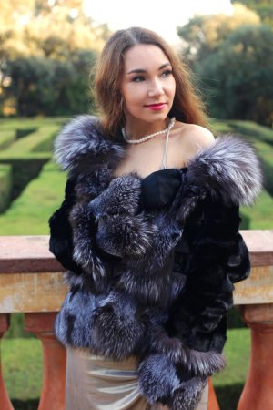 Back yard blowjob with classy chick Stacy Snake photo 11