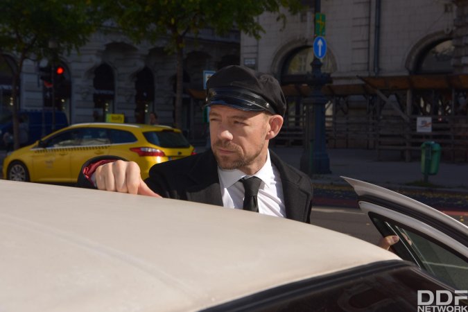Dude fucks two bisexual cuties on the backseat of the limousine photo 17