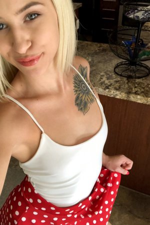 Amazing teen girl Kiara Cole likes her new sex toy photo 6