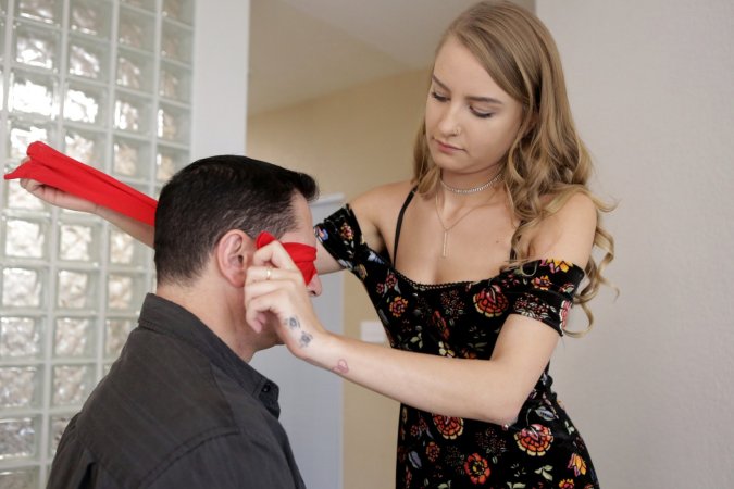 Joseline Kelly helps girlfriend to play a trick on dude photo 12